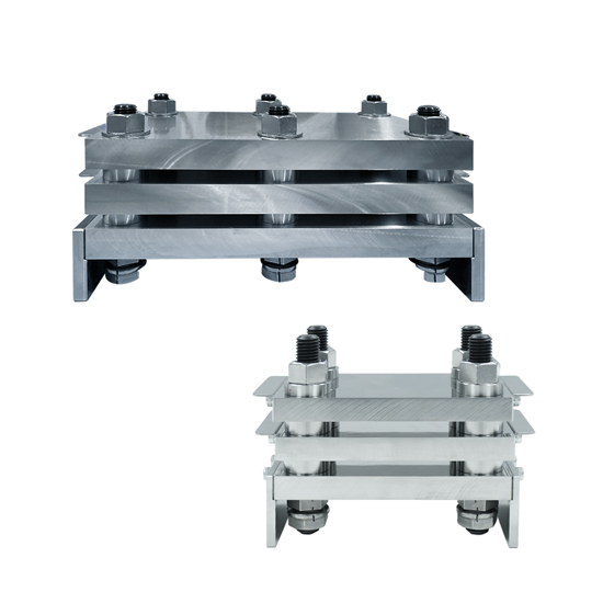 圧縮永久ひずみ試験機に小型タイプが登場