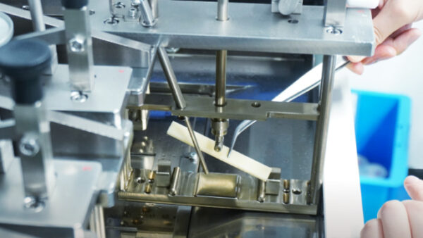 校正ってなに？品質保証に欠かせない試験機の校正試験に迫る