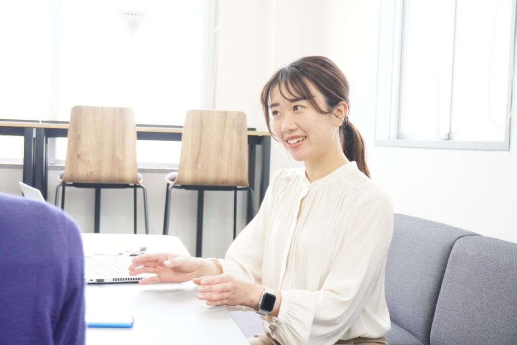 女性営業マン